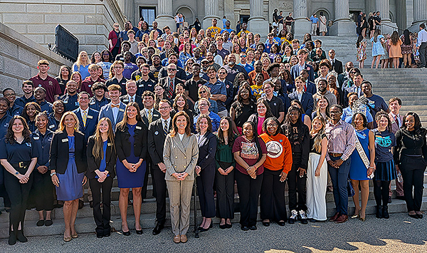 Group of students standing on SC State Capitol steps.